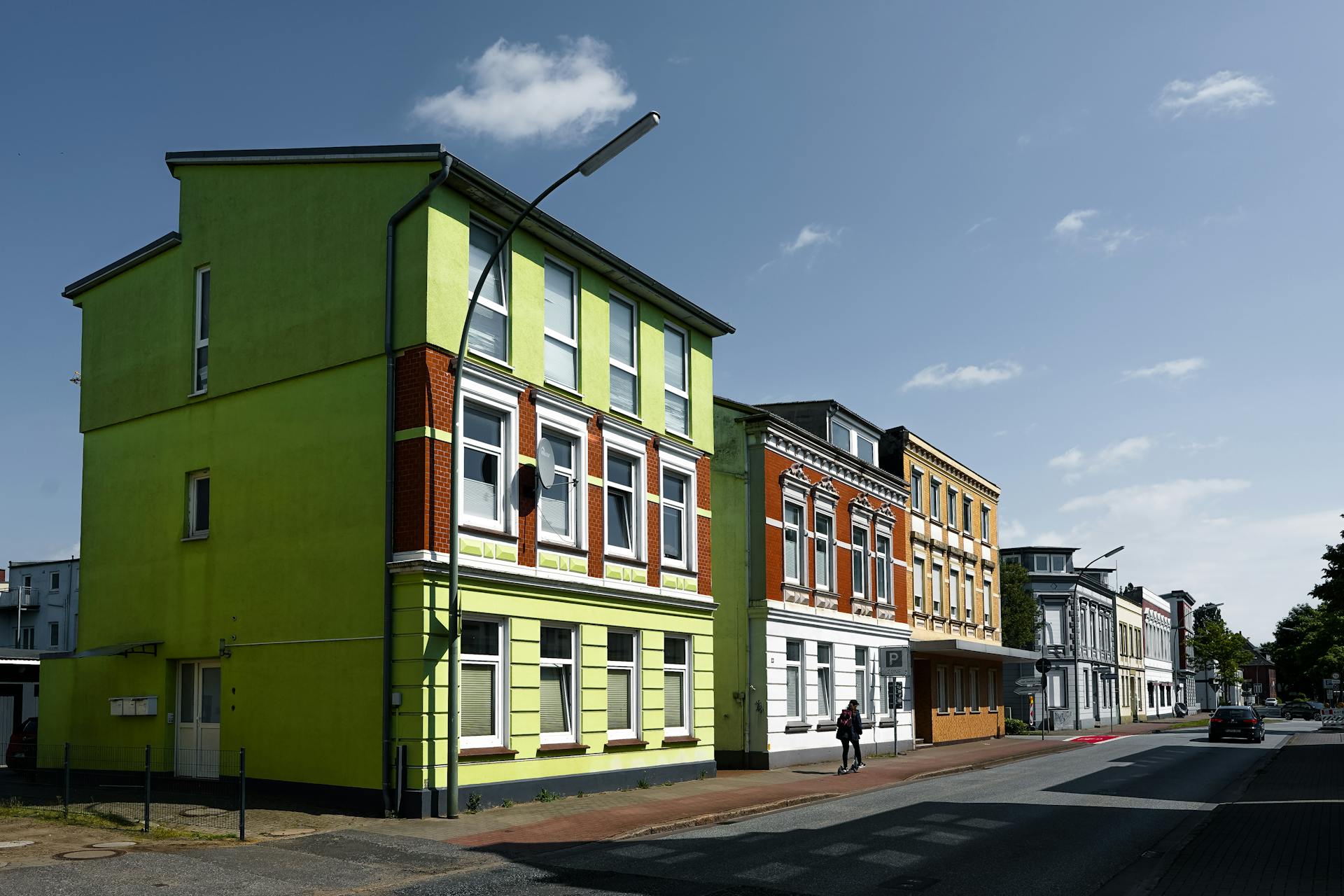 Mehrfamilienhaus im Bestand als Symbol für ESG-Bewertung, Energieanalyse und Werterhalt von Immobilien.