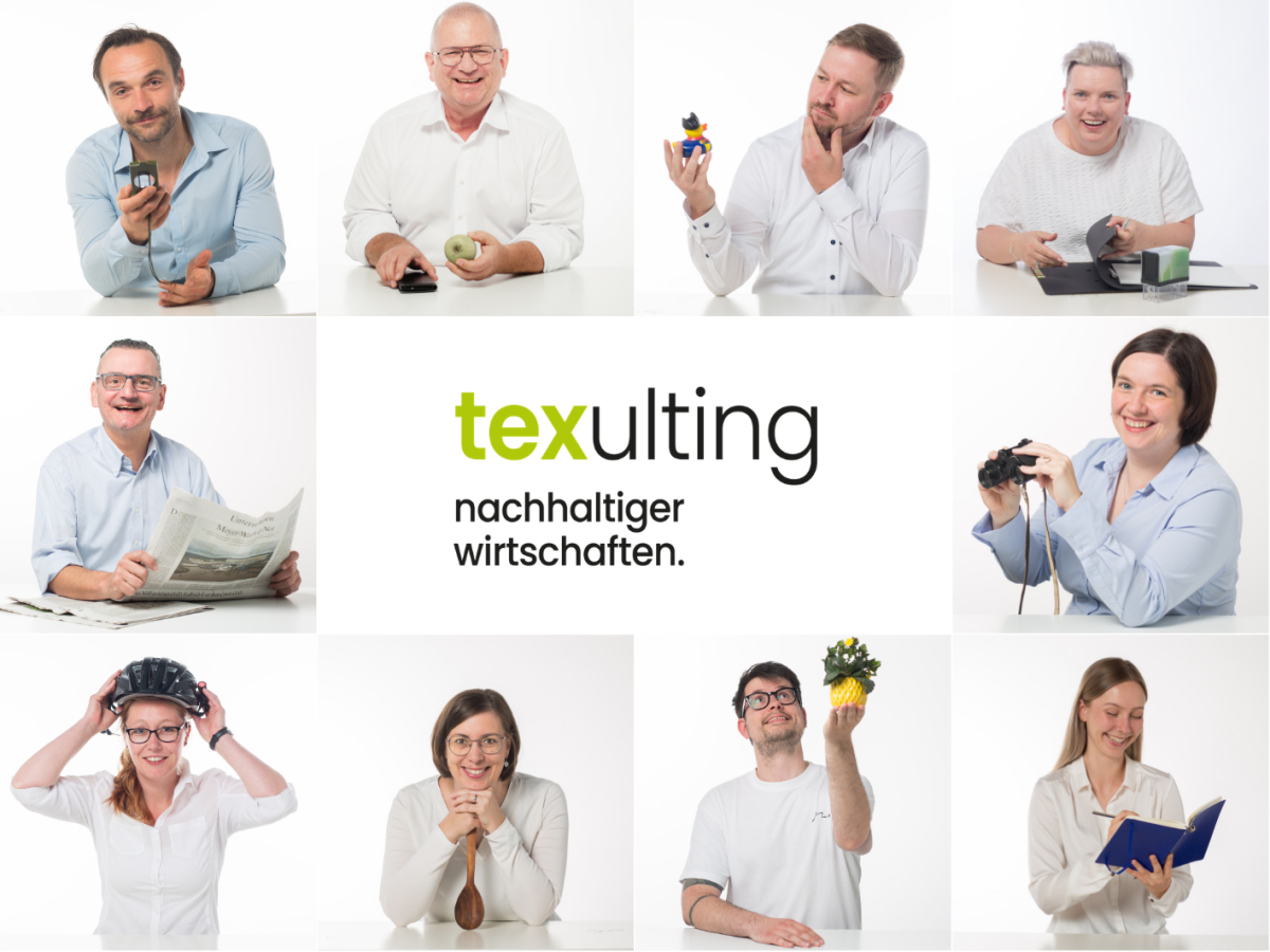 Gruppenbild der zehn Mitarbeitenden der Texulting GmbH mit Texulting-Logo.
